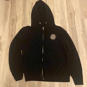 large empyre zumiez zip up, slightly damaged